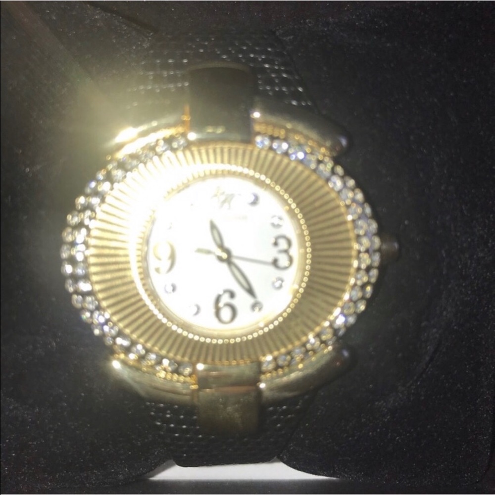 Watch - Picture 4 of 4